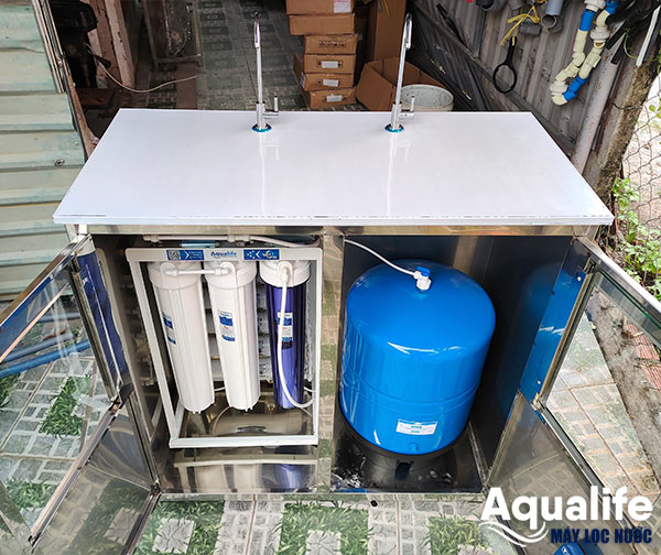 Máy lọc nước công suất 30 lít mỗi giờ tủ inox bền đẹp