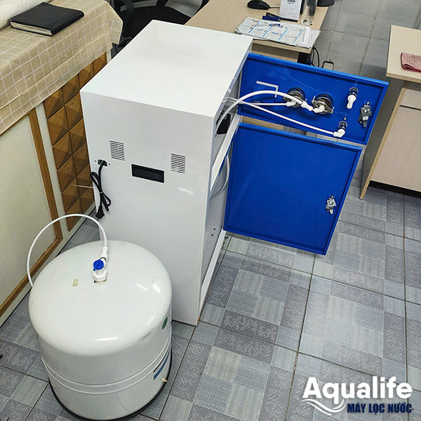 Thiết bị lọc nước RO 50l/h tủ thép hiện đại Aqualife