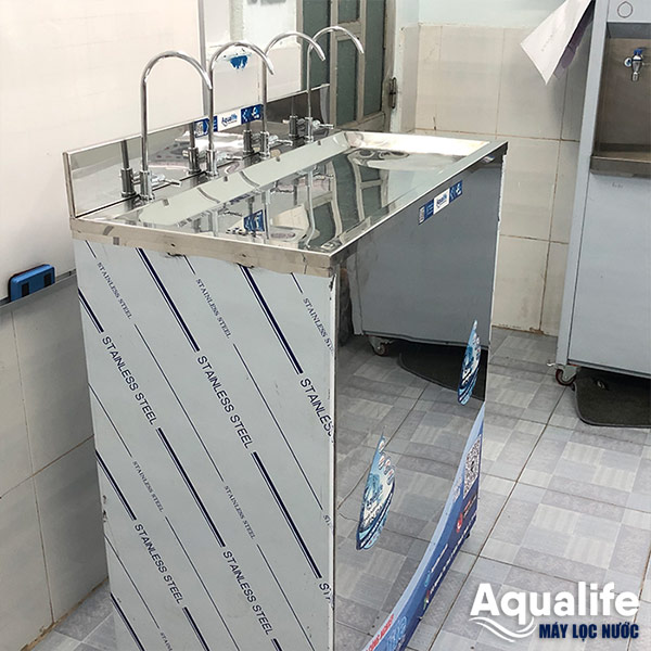 Máy lọc nước bán công nghiệp tủ inox 4 vòi cao cấp