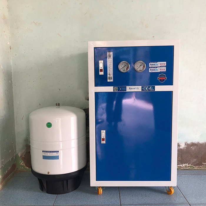 Máy lọc nước bán công nghiệp công suất 150 lít/h 1 vòi vỏ tủ thép