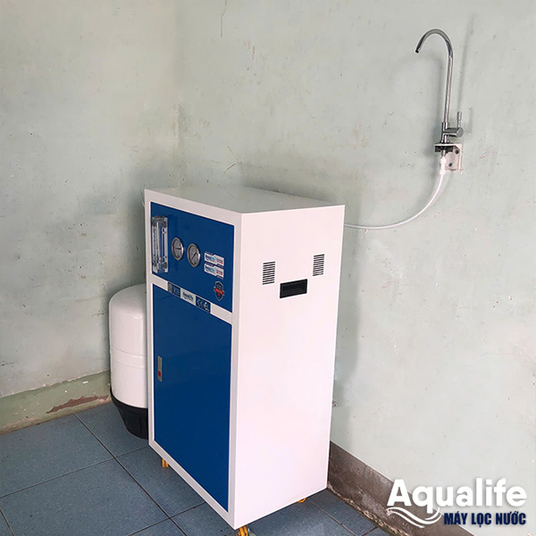 Máy lọc nước RO công suất 150 lít mỗi giờ 1 vòi tiện lợi