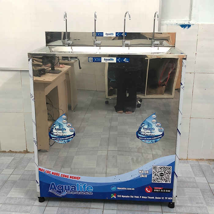 Máy lọc nước bán công nghiệp công suất 65 lít vỏ tủ inox 4 vòi