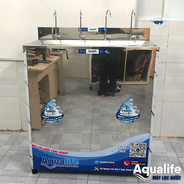 Máy lọc nước bán công nghiệp 65 lít vỏ tủ inox 4 vòi
