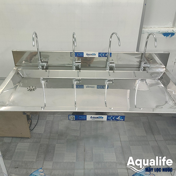 Máy lọc nước công suất lớn 4 vòi inox 304 tiện lợi