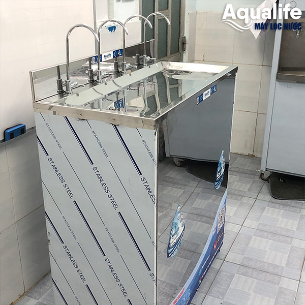 Máy lọc nước RO 4 vòi công suất 75 lít mỗi giờ
