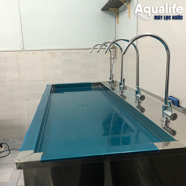 Máy lọc nước công nghiệp BCN 80 l/h tủ inox sang trọng