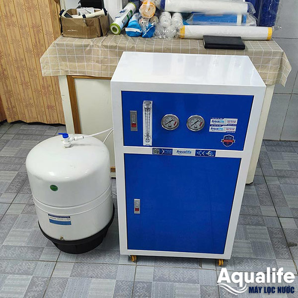 Máy lọc nước công nghiệp RO 100 lít/giờ tủ thép