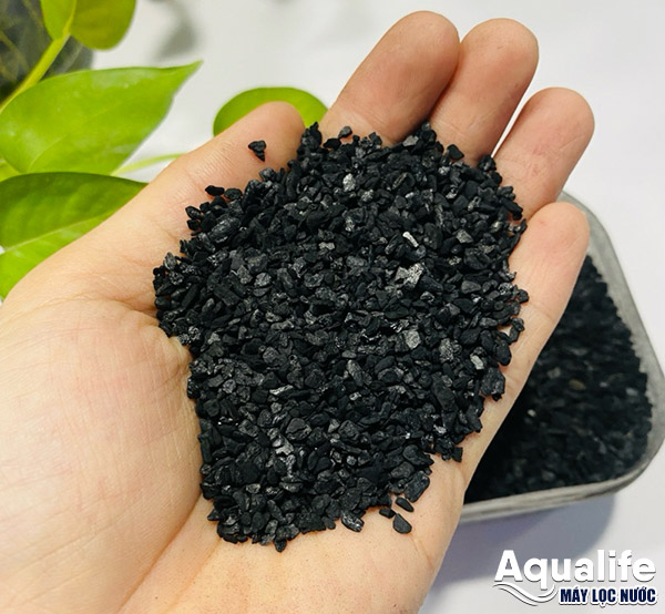Than hoạt tính giúp lọa bỏ màu mùi tạp chất