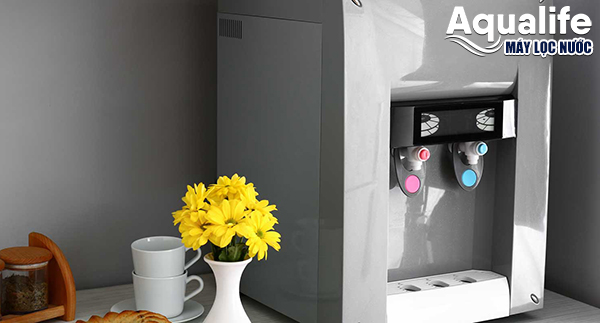 Gia đình sử dụng máy lọc nước nóng lạnh hàng ngày
